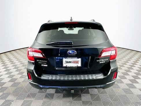Used 2017 Subaru Outback 3.6R Touring AWD/4WD image 9