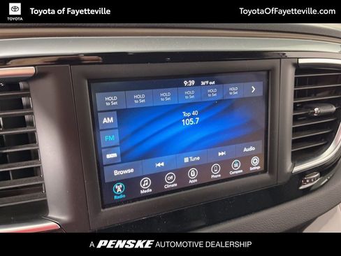 Used 2018 Chrysler Pacifica Touring Plus image 32