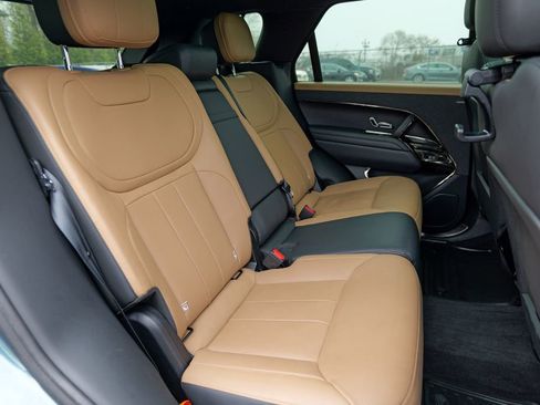 Used 2023 Land Rover Range Rover Sport SE Dynamic image 35