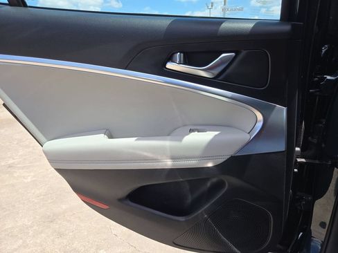 Used 2025 Genesis G70 2.5T RWD image 26