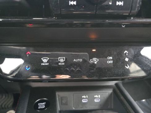 Used 2025 Nissan Kicks SR image 31