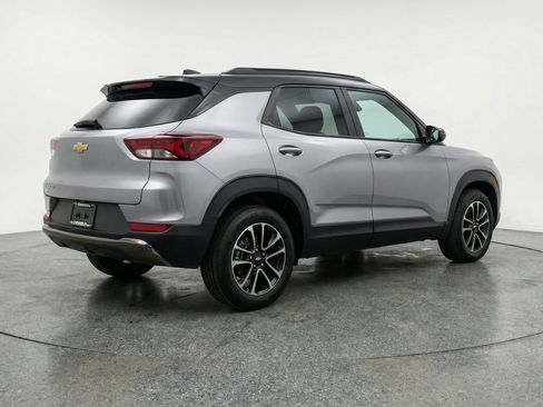 Used 2025 Chevrolet TrailBlazer LT w/ Driver Confidence Package image 9