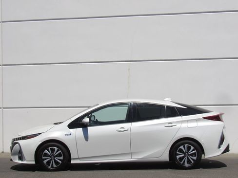 Certified 2019 Toyota Prius Prime Advanced w/ Carpet Mat Package FWD image 4