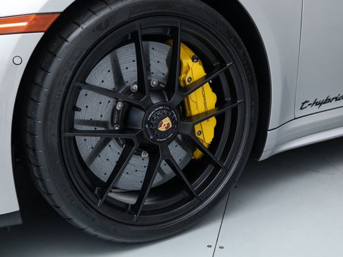 Used 2025 Porsche 911 Carrera 4 GTS image 13