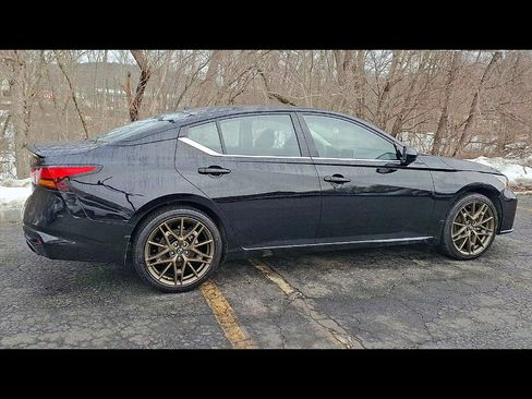 Certified 2025 Nissan Altima 2.5 SR image 8