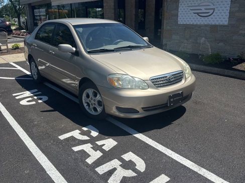 Used 2005 Toyota Corolla CE FWD image 3