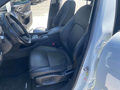 Used 2018 Jaguar F-PACE Premium image 19