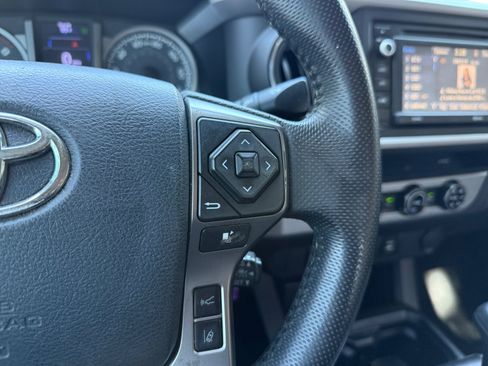 Used 2018 Toyota Tacoma SR5 RWD image 15