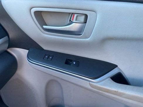 Used 2016 Toyota Camry SE image 22