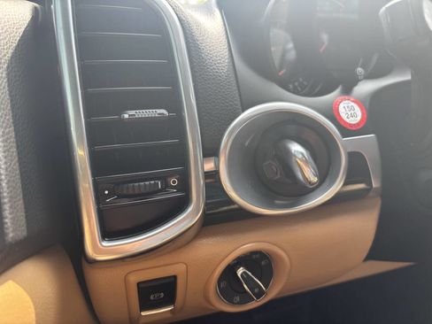 Used 2018 Porsche Cayenne Platinum Edition AWD/4WD image 41