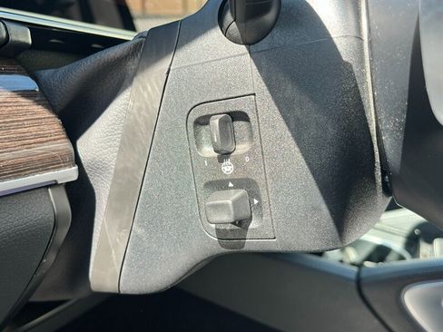 Used 2024 Mercedes-Benz GLS 450 4MATIC image 33