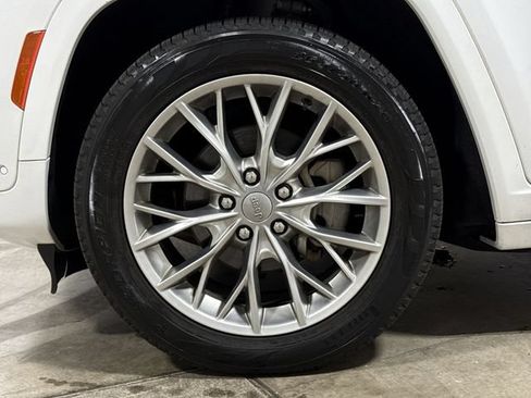 Used 2023 Jeep Grand Cherokee Summit AWD/4WD image 28