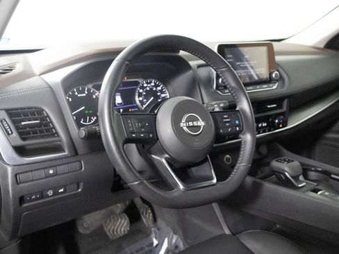 Used 2023 Nissan Rogue SV w/ SV Premium B Package image 4