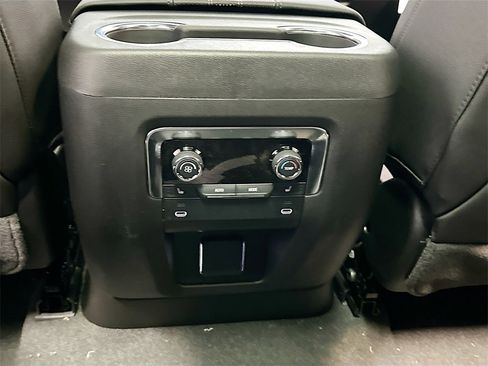 New 2026 Chevrolet Suburban High Country image 28