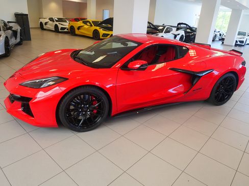 Used 2024 Chevrolet Corvette Z06 RWD image 4