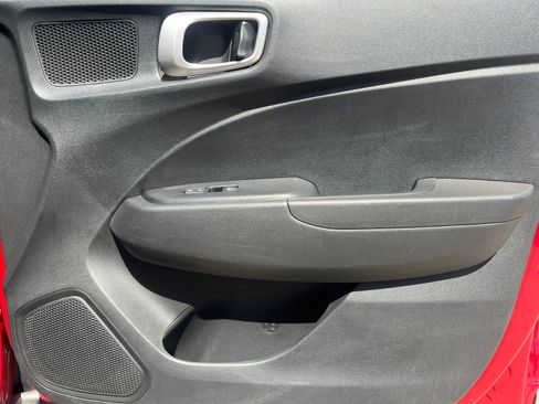Used 2021 Hyundai Venue SE FWD image 17