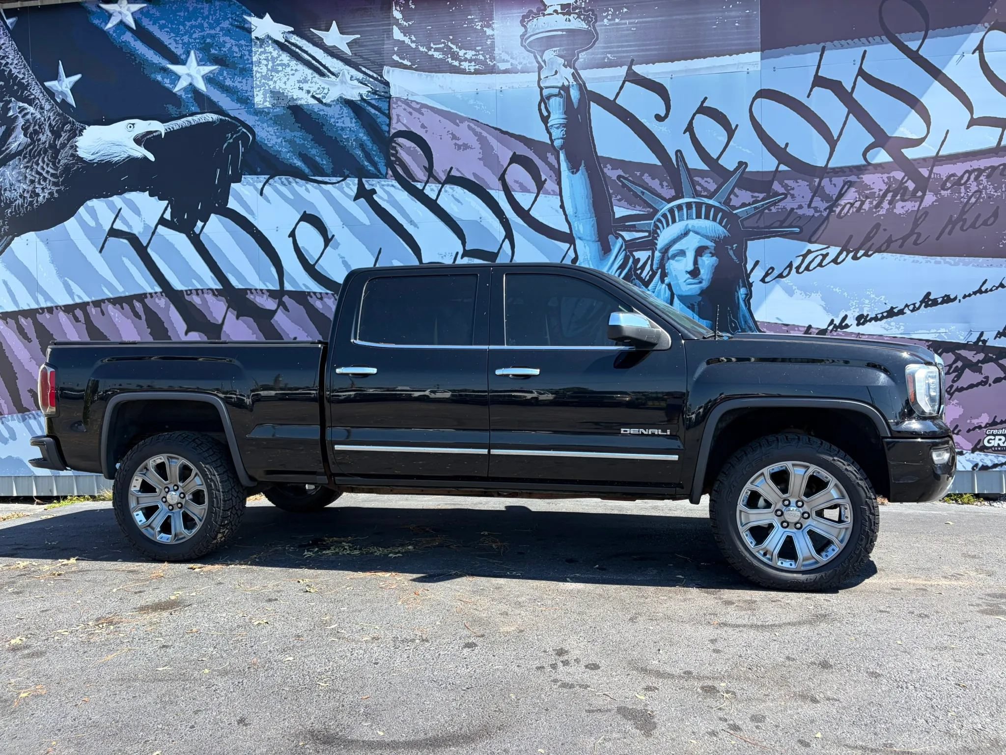 Used 2018 GMC Sierra 1500 Denali w/ Denali Ultimate Package AWD/4WD image 1