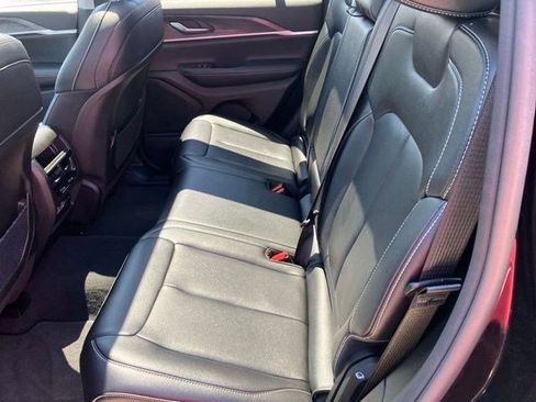 Certified 2023 Jeep Grand Cherokee Limited w/ Black Appearance Package AWD/4WD image 17
