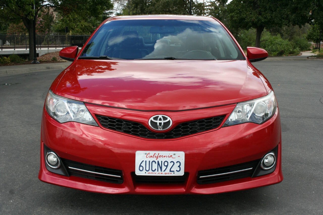 Used 2012 Toyota Camry SE w/ Leather Pkg FWD image 3