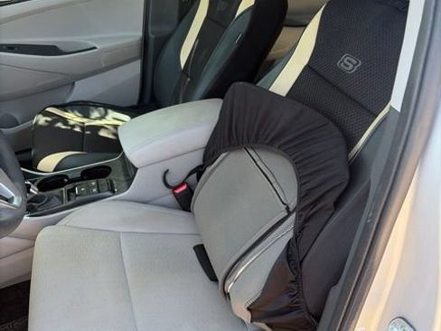 Used 2019 Hyundai Tucson Value w/ Cargo Package FWD image 3