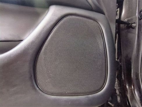 Used 2020 Nissan Pathfinder SV image 16