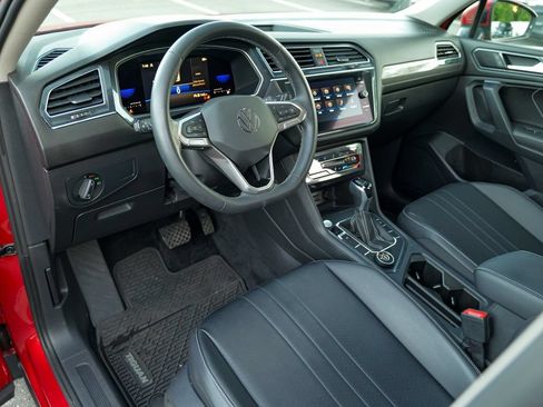 Used 2022 Volkswagen Tiguan SE AWD/4WD image 19