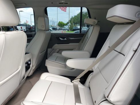 Used 2024 GMC Yukon Denali AWD/4WD image 10