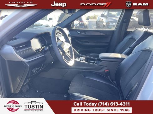 Used 2023 Jeep Grand Cherokee L Laredo AWD/4WD image 24