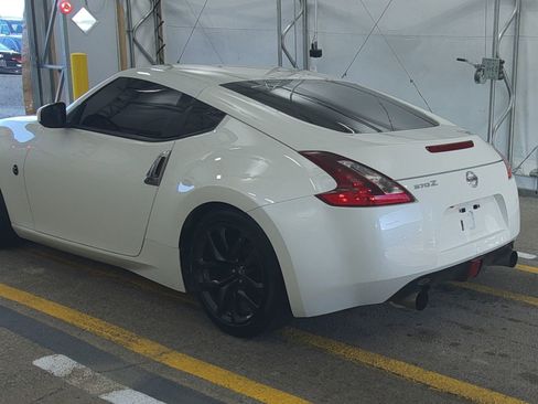 Used 2020 Nissan 370Z Coupe RWD image 6