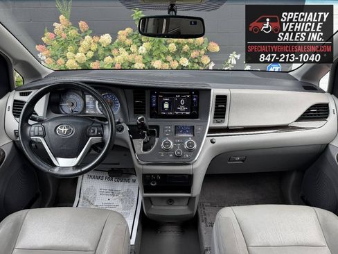Used 2015 Toyota Sienna XLE FWD image 30