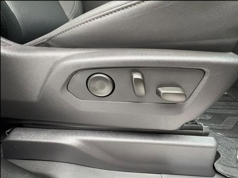 Used 2024 GMC Sierra 1500 SLT image 34