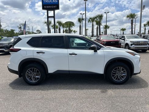 Used 2024 Nissan Rogue S AWD/4WD image 17