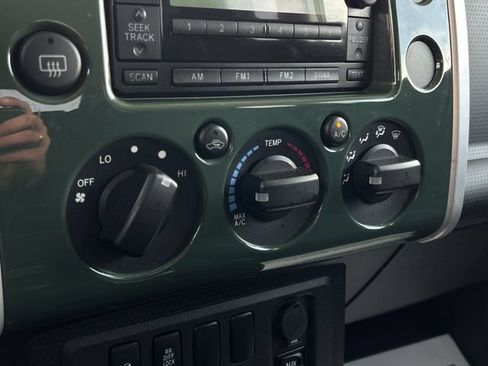 Used 2010 Toyota FJ Cruiser 4WD image 34
