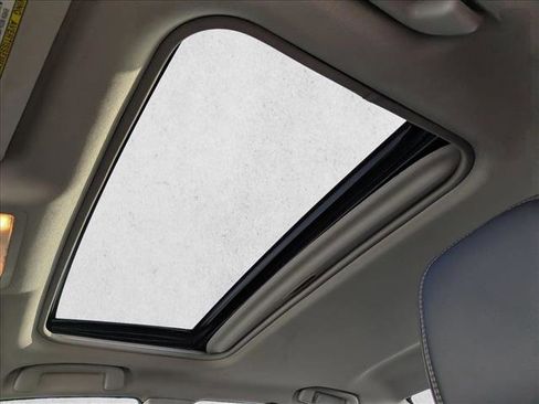 Used 2017 Toyota Camry XLE image 18