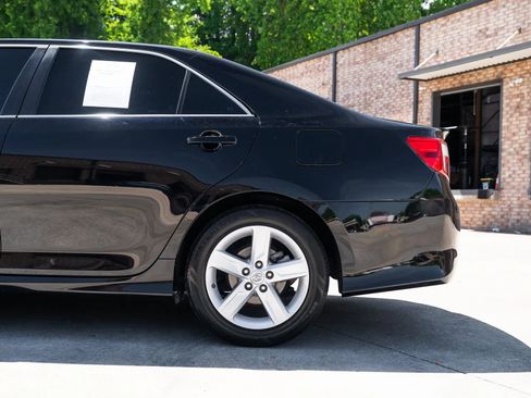 Used 2014 Toyota Camry SE FWD image 5
