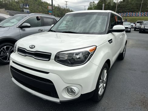 Used 2019 Kia Soul + FWD image 8