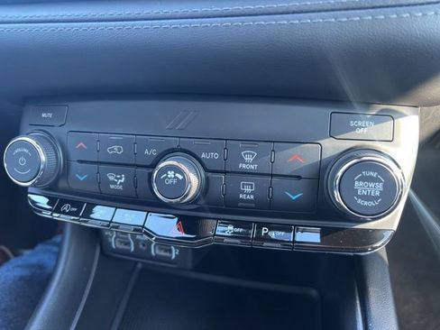 Used 2022 Dodge Durango SXT image 22