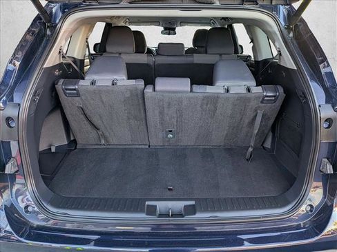 Used 2025 Toyota Highlander LE image 6