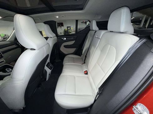 Certified 2024 Volvo XC40 B5 Ultimate w/ Protection Package Premier AWD/4WD image 17