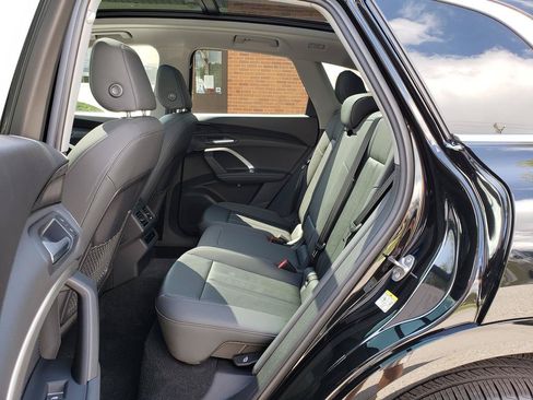 Used 2025 Audi Q5 Premium w/ Convenience Package AWD/4WD image 11
