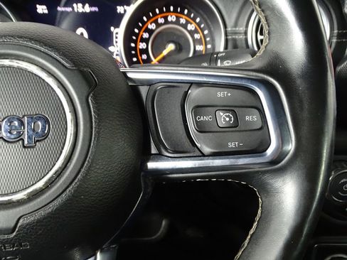 Used 2018 Jeep Wrangler Unlimited Sahara image 24