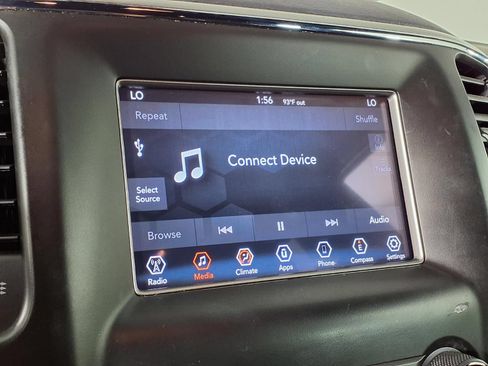 Used 2018 Jeep Grand Cherokee Laredo RWD image 22