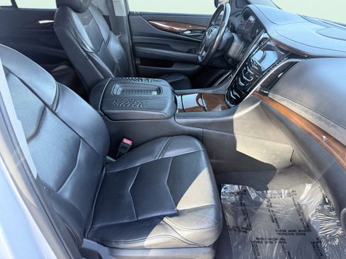 Used 2018 Cadillac Escalade Premium Luxury image 53