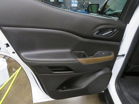 Used 2023 GMC Acadia SLE w/ Driver Convenience Package image 11