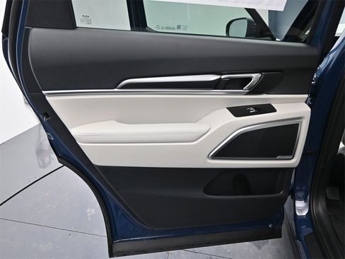 New 2025 Kia Telluride S image 17