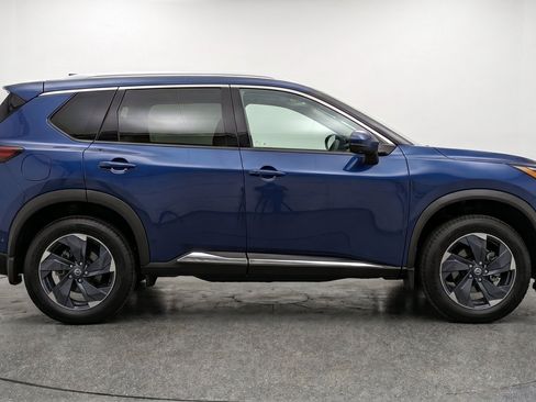 Used 2025 Nissan Rogue SV AWD/4WD image 11