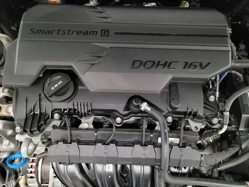 Used 2025 Hyundai Elantra SEL image 30