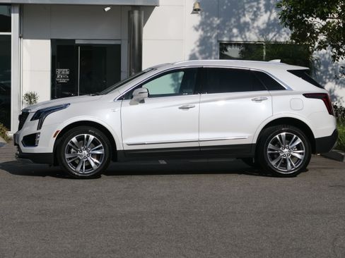 Certified 2024 Cadillac XT5 Premium Luxury FWD image 2