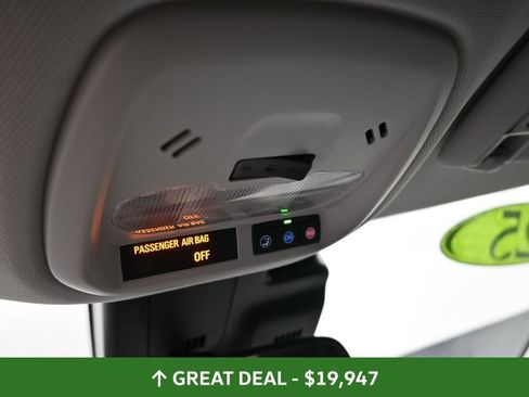 Used 2025 Chevrolet Trax LT FWD image 37