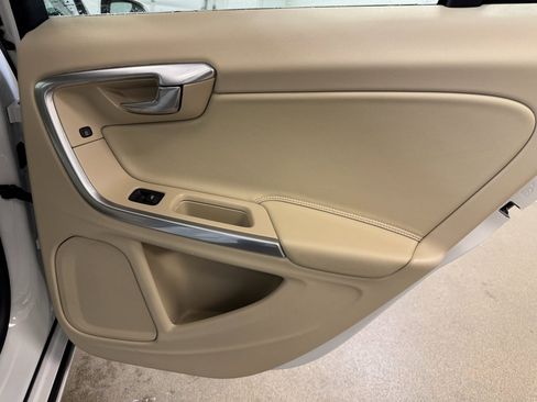 Used 2015 Volvo V60 T5 Premier Plus image 25